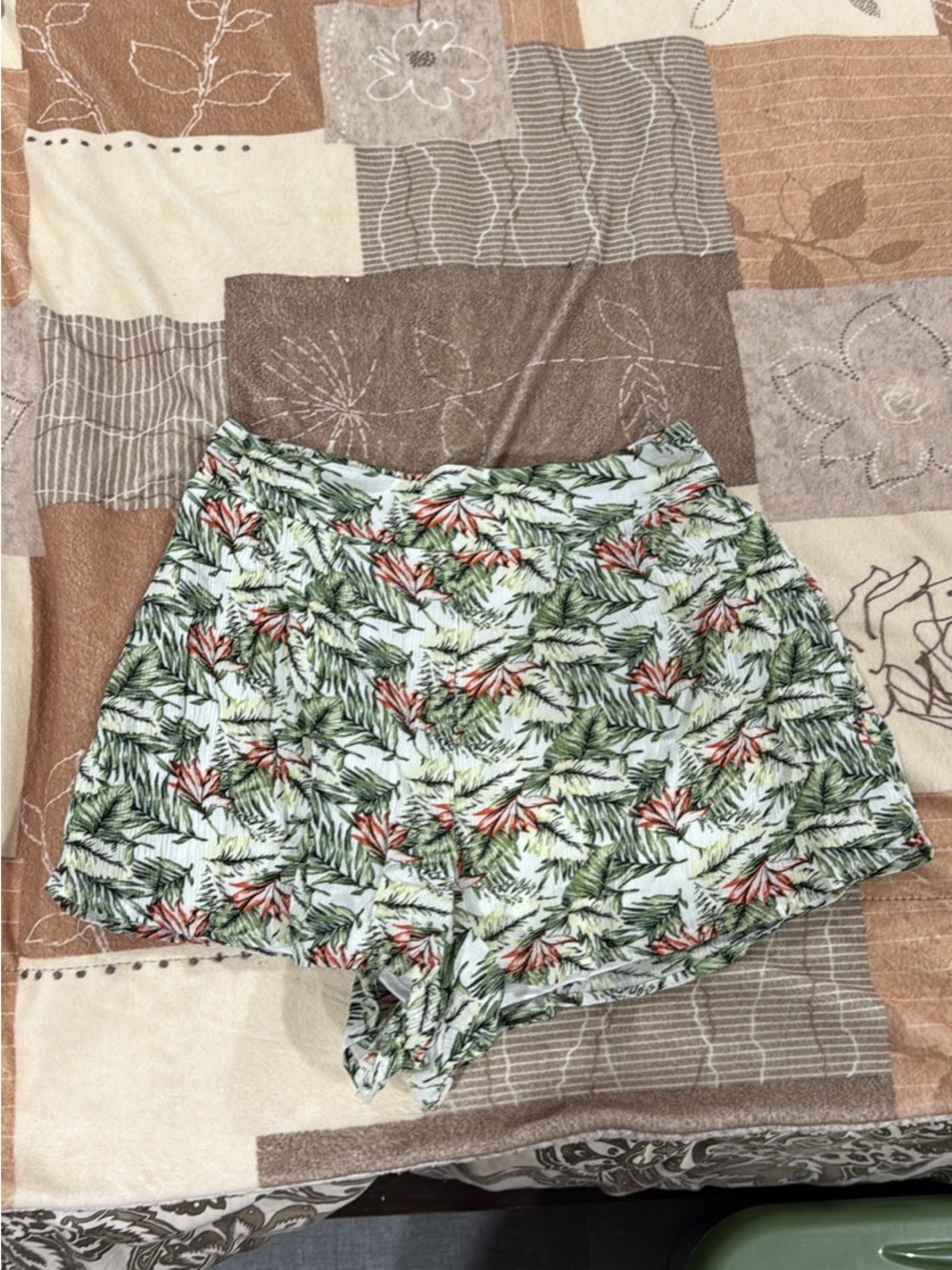 Revamped High-Waist Floral Leaf Print Shorts — White with Green & Coral